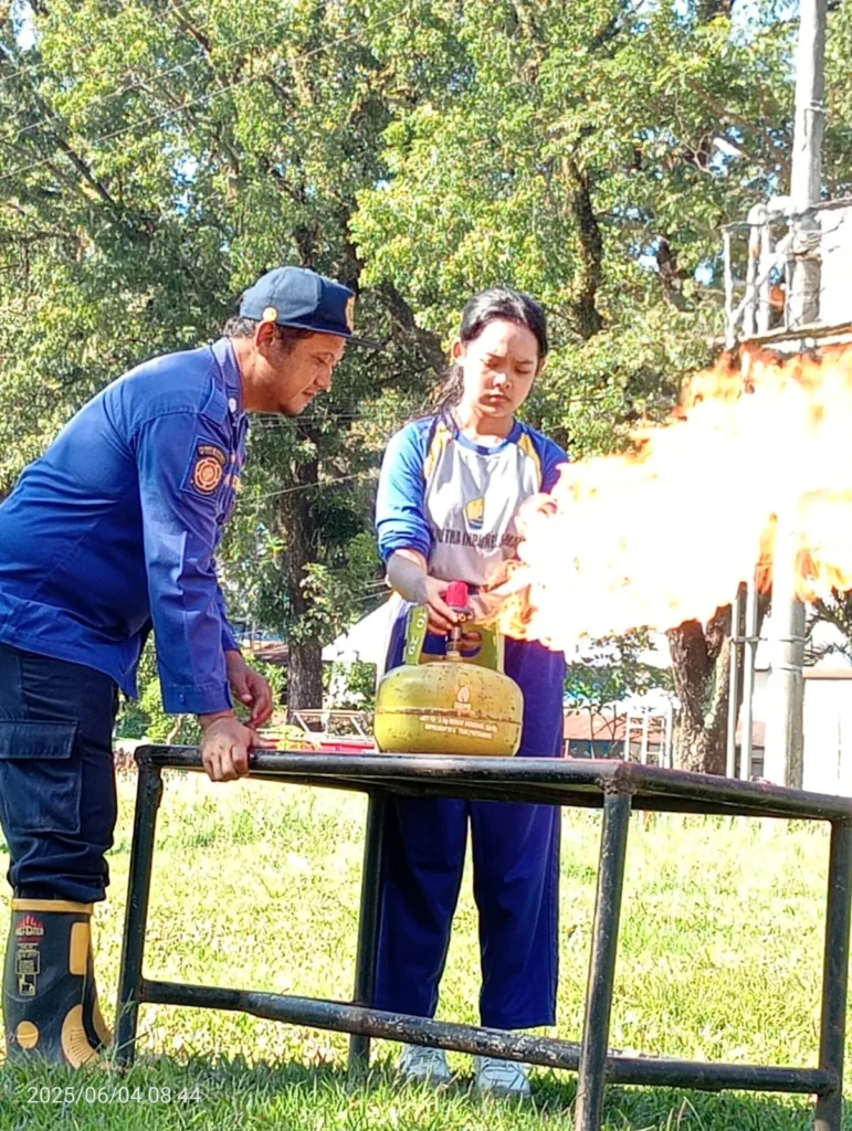 SMK PIM Bekali Siswa Keterampilan K3 Lewat Uji Kompetensi Pemadam Kebakaran 1 SMK PIM