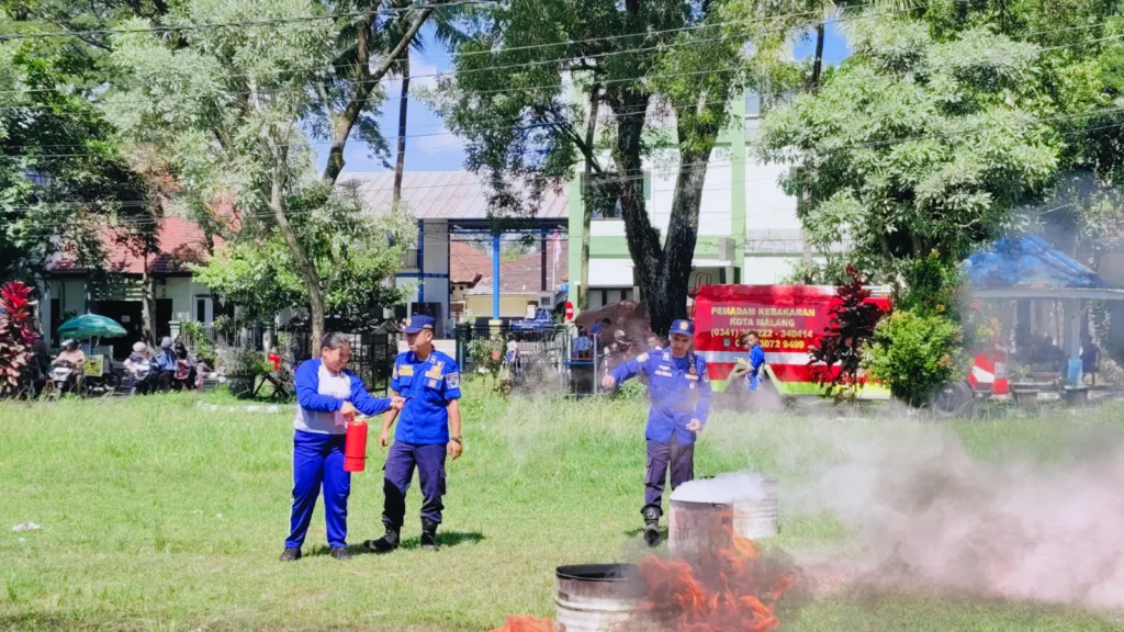 SMK PIM Bekali Siswa Keterampilan K3 Lewat Uji Kompetensi Pemadam Kebakaran 2 Malang Posco Media