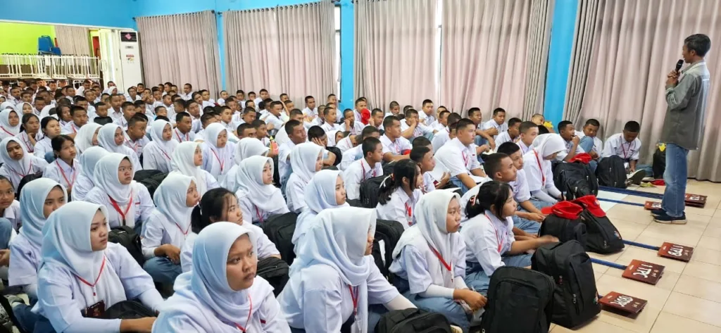Kegiatan Cinta Sekolah SMK PGRI 3 Malang, Siswa Baru Bertekad Tingkatkan Disiplin di Skariga 1 Malang Posco Media
