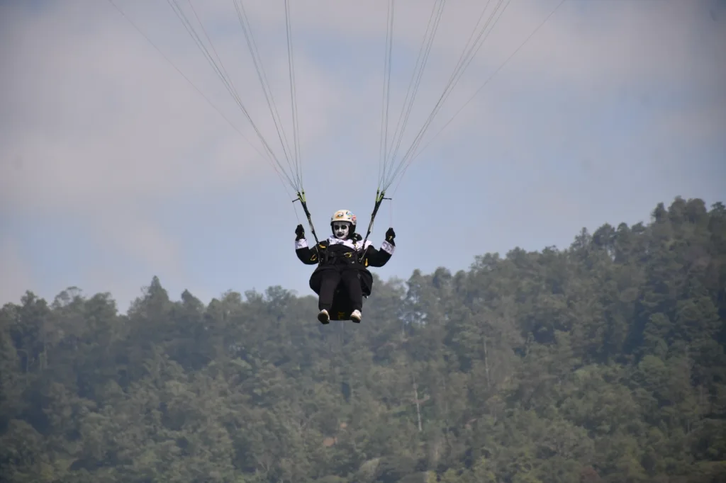 Festival Paralayang Buka BISTF Paragliding Accuracy League 2025 5 Malang Posco Media
