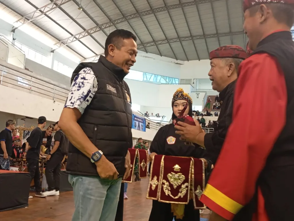 Wali Kota Wahyu Hidayat Dianugerahi Gelar Pendekar Kehormatan IPSI Kota Malang 1 Malang Posco Media
