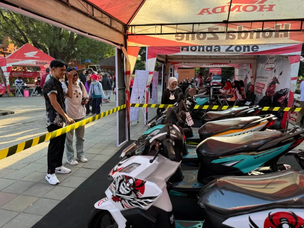 Seru! Ribuan Pecinta Honda Vario Ramaikan Parade Vario160 di Malang 1 Malang Posco Media