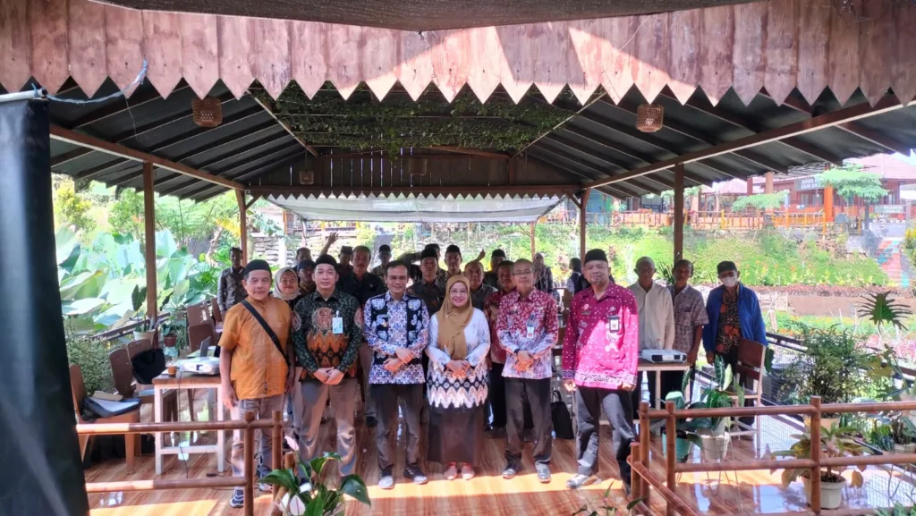 Bupati Malang Serahkan Santunan Jaminan Kematian kepada Ahli Waris Kepala Desa dalam Kegiatan Suling 1 Malang Posco Media