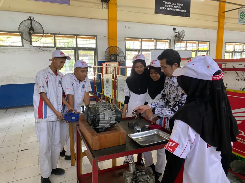 MPM Honda Jatim Perkuat Sinergi Dunia Industri dan Pendidikan Vokasi Otomotif 1 Malang Posco Media