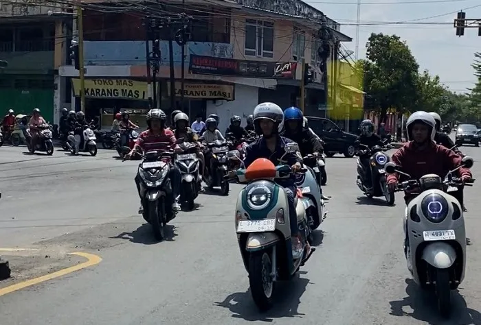Scoopy Velocreativity Sampang: Inspirasi Gaya, Modifikasi, dan Kebersamaan Pecinta Skutik Fashion 1 Scoopy Velocreativity