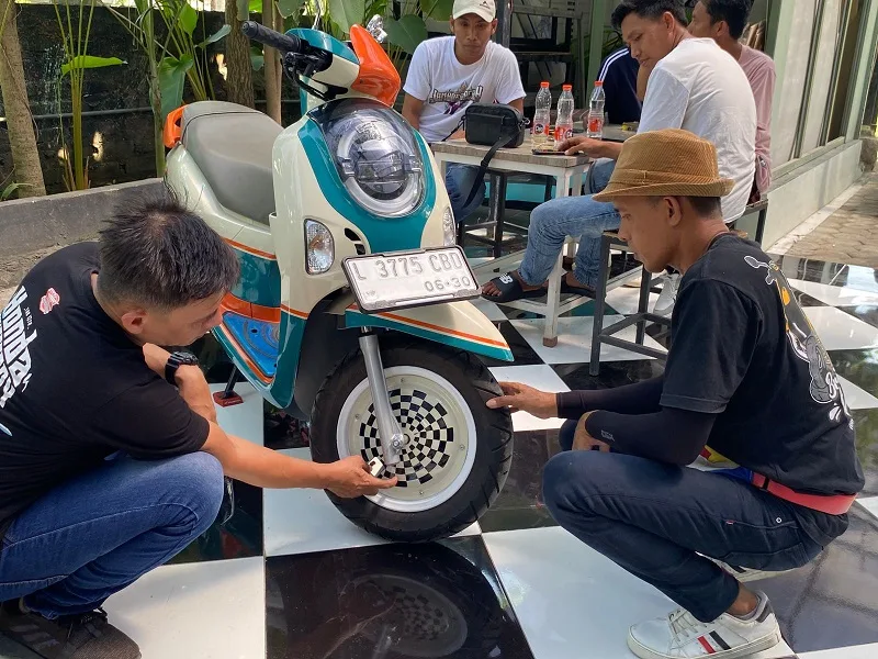 Scoopy Velocreativity Sampang: Inspirasi Gaya, Modifikasi, dan Kebersamaan Pecinta Skutik Fashion 2 Malang Posco Media
