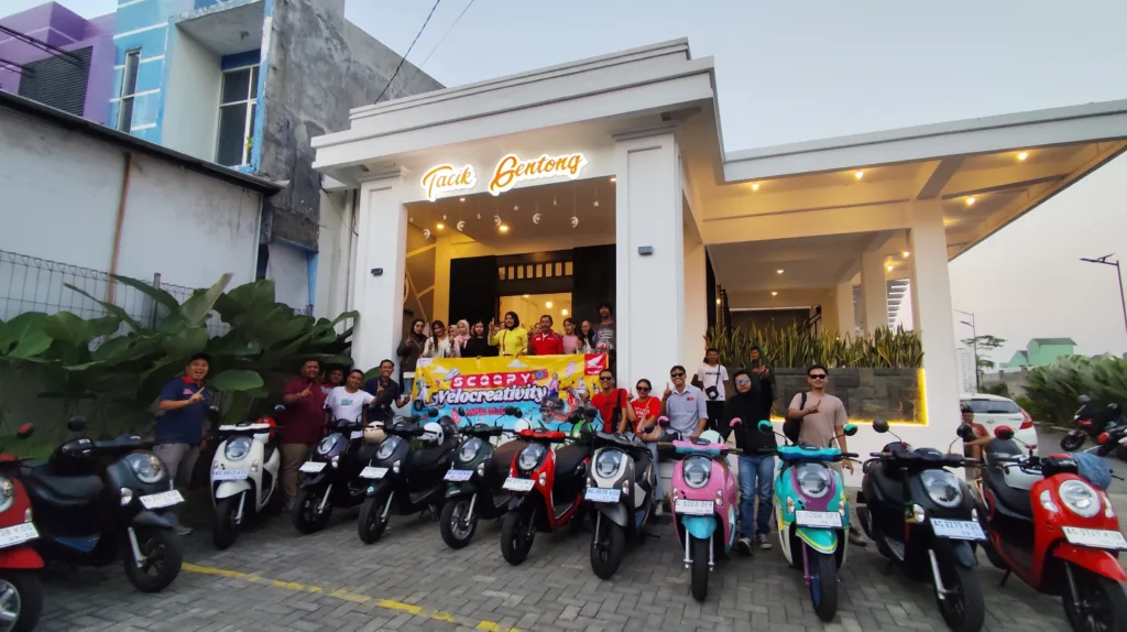 Scoopy Velocreativity Blitar: Gaya Unik dan Kreativitas Warnai Rolling City Pecinta Skutik Fashionable 2 Malang Posco Media