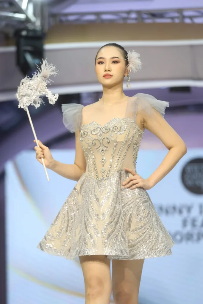 Seru dan Modis! MFR 2025 Dibuka, Belasan Desainer Adu Konsep "Moda Versa" di Matos 5 Malang Posco Media