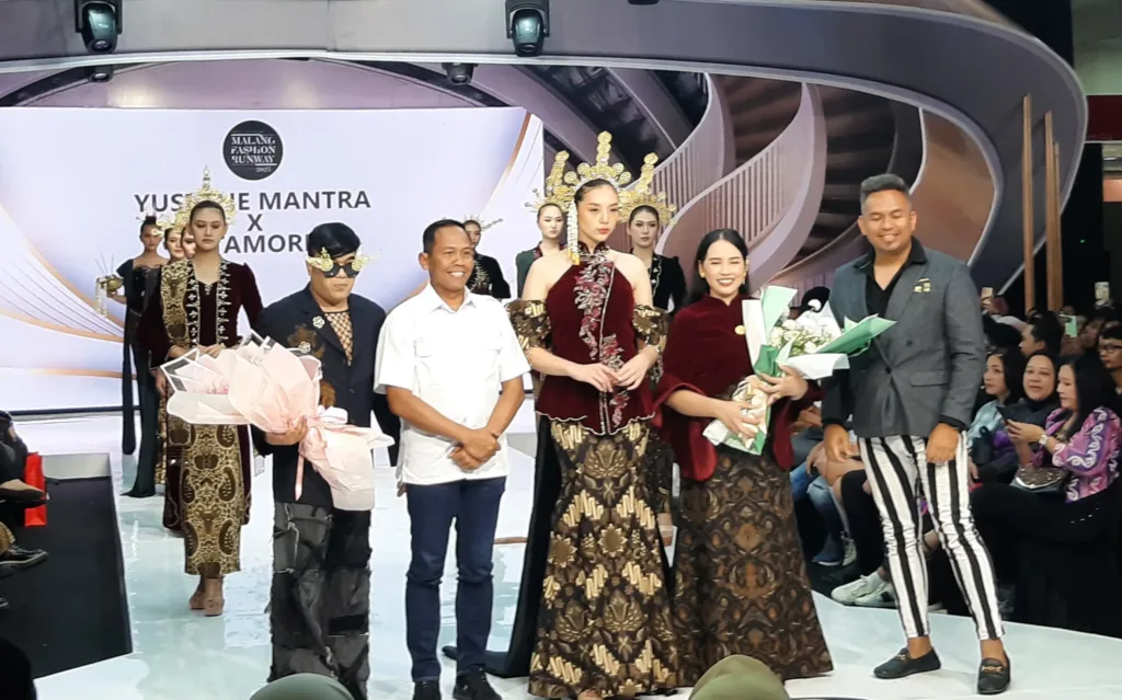 Seru dan Modis! MFR 2025 Dibuka, Belasan Desainer Adu Konsep "Moda Versa" di Matos 3 Malang Posco Media
