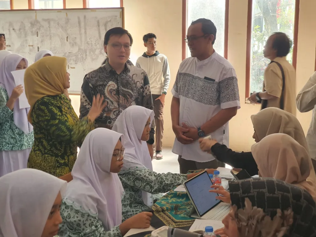 Ribuan Santri Antusias Ikuti Global Talent Day & Cek Kesehatan Gratis di Pesantren Alislahiyah Singosari 1 Global Talent Day