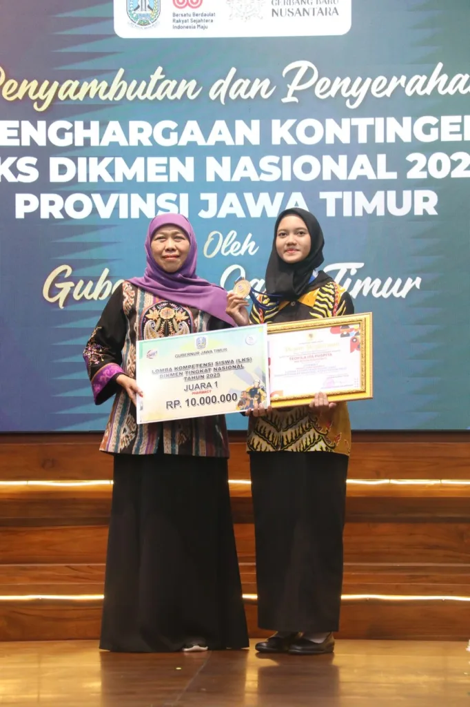 Siswi SMK Wiyata Husada Juara I LKS Tingkat Nasional Bidang Pharmacy 1 Malang Posco Media