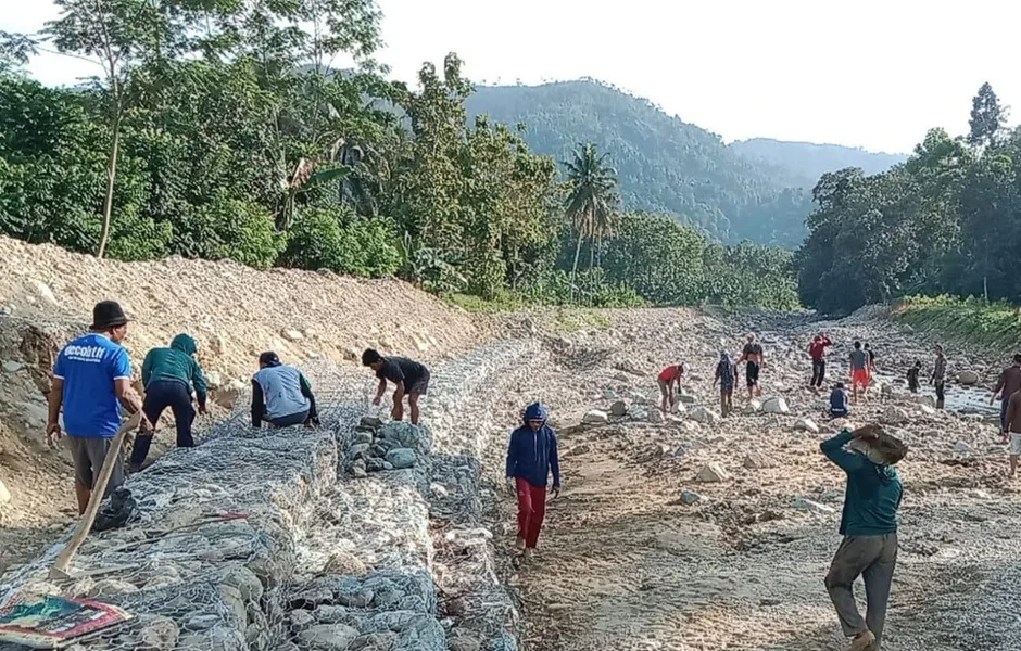 Bronjong Terpasang di Sungai Purwodadi Tirtoyudo