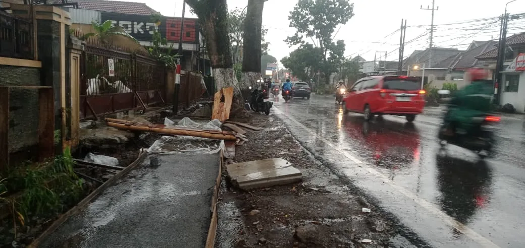 Drainase Mangkrak (2)