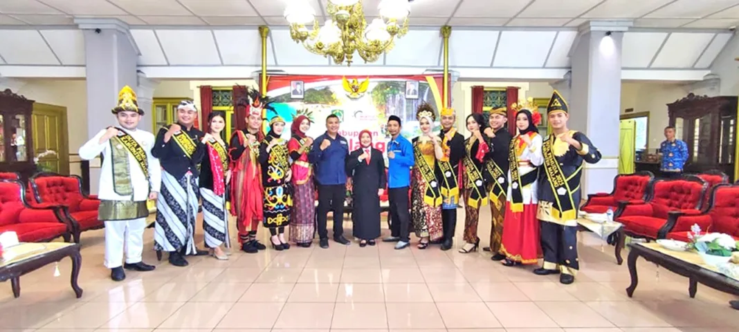 Lathifah Shohib bersama duta pemuda