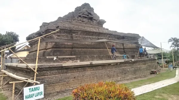 Proses pemugaran Candi Jago