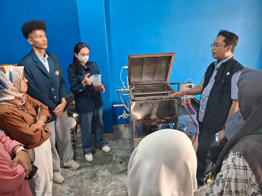 Hadirkan Teknologi Vacuum Evaporator, Tim MMD-DM UB Bawa Nira Kelapa Desa Ngoran Naik Kelas 2 Malang Posco Media