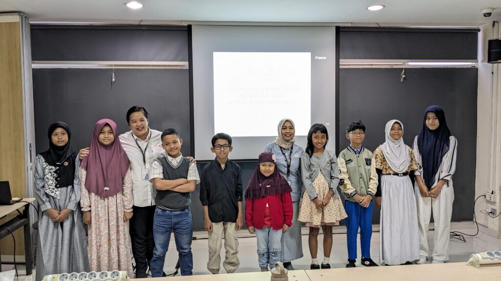 Semangat Sinergi Bagi Negeri, MPM Honda Jatim Salurkan Beasiswa untuk Keluarga Jurnalis 1 Malang Posco Media